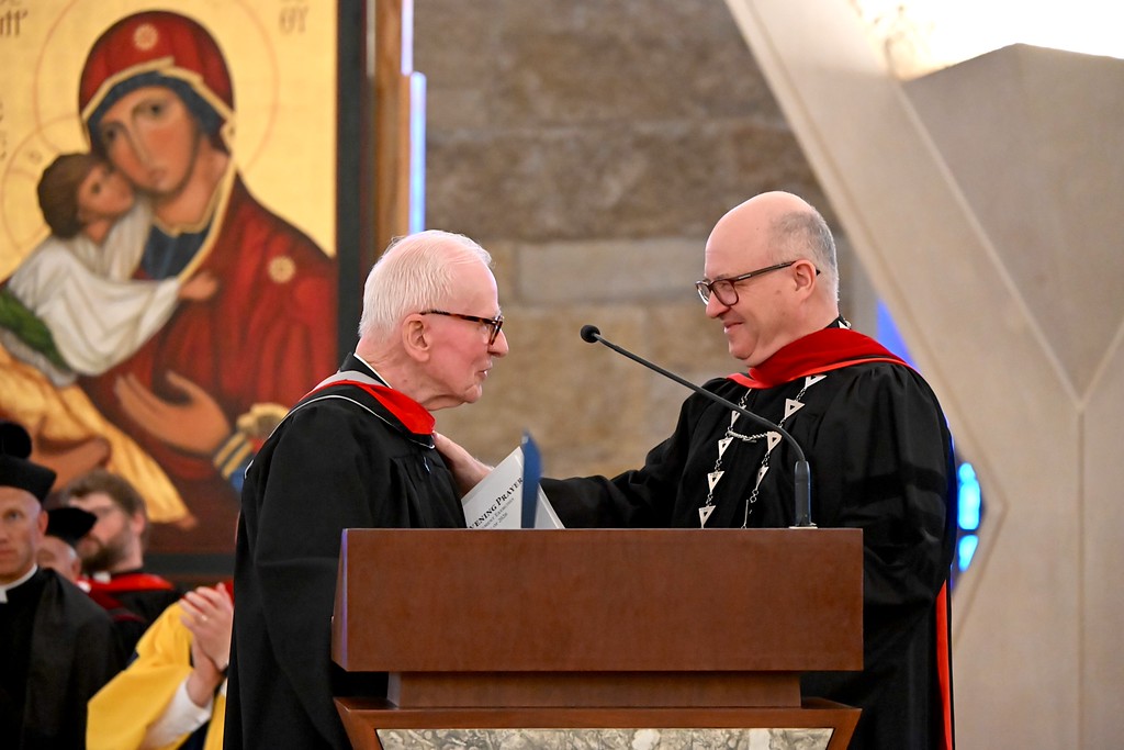 Fr. John Czyzynski Delivers Inspiring Address at Sacred Heart Seminary 2026 Graduation